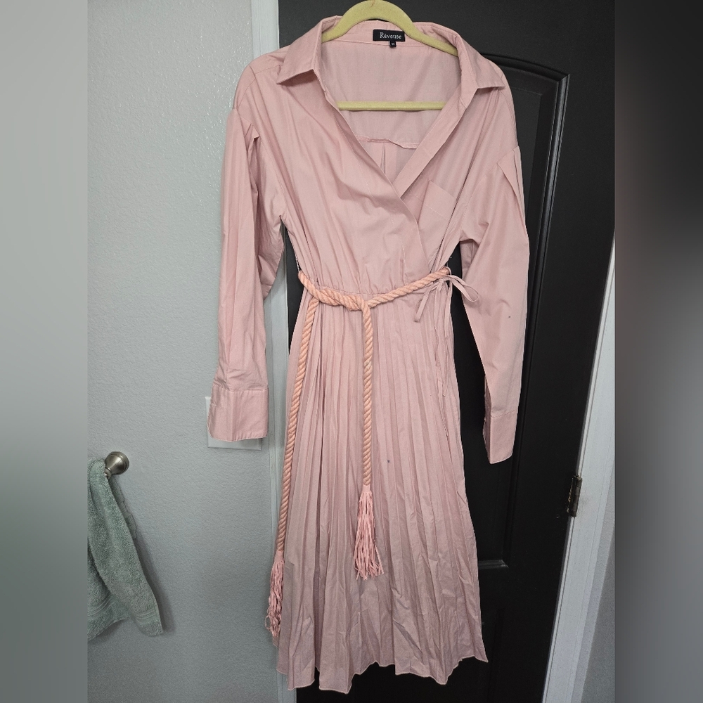 Reveuse light pink Aline belted dress sz Medium